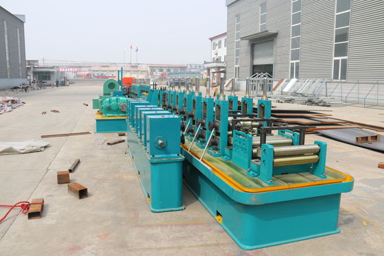 CE Downspout Pipe Roll Forming Machine 50m / mnt Frekuensi Tinggi Dilas